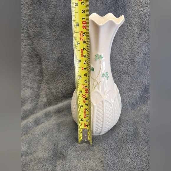 Vintage Belleek Rock Of Cashel Vase Beige Color With Some Green Leaves - Picture 8 of 8